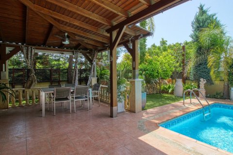 4 chambres Villa à Mouttagiaka, Limassol, Chypre No. 25867