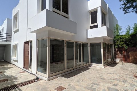 3 bedrooms Villa in Strovolos, Nicosia, Cyprus No. 37200 5