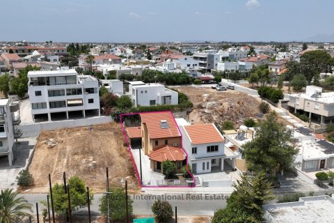 Вилла с 3 спальнями в Лакатамия, Никосия, Кипр № 37203 1