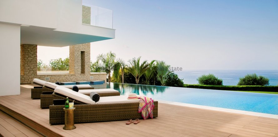 5 bedrooms Villa in Pegeia, Paphos,  No. 8241