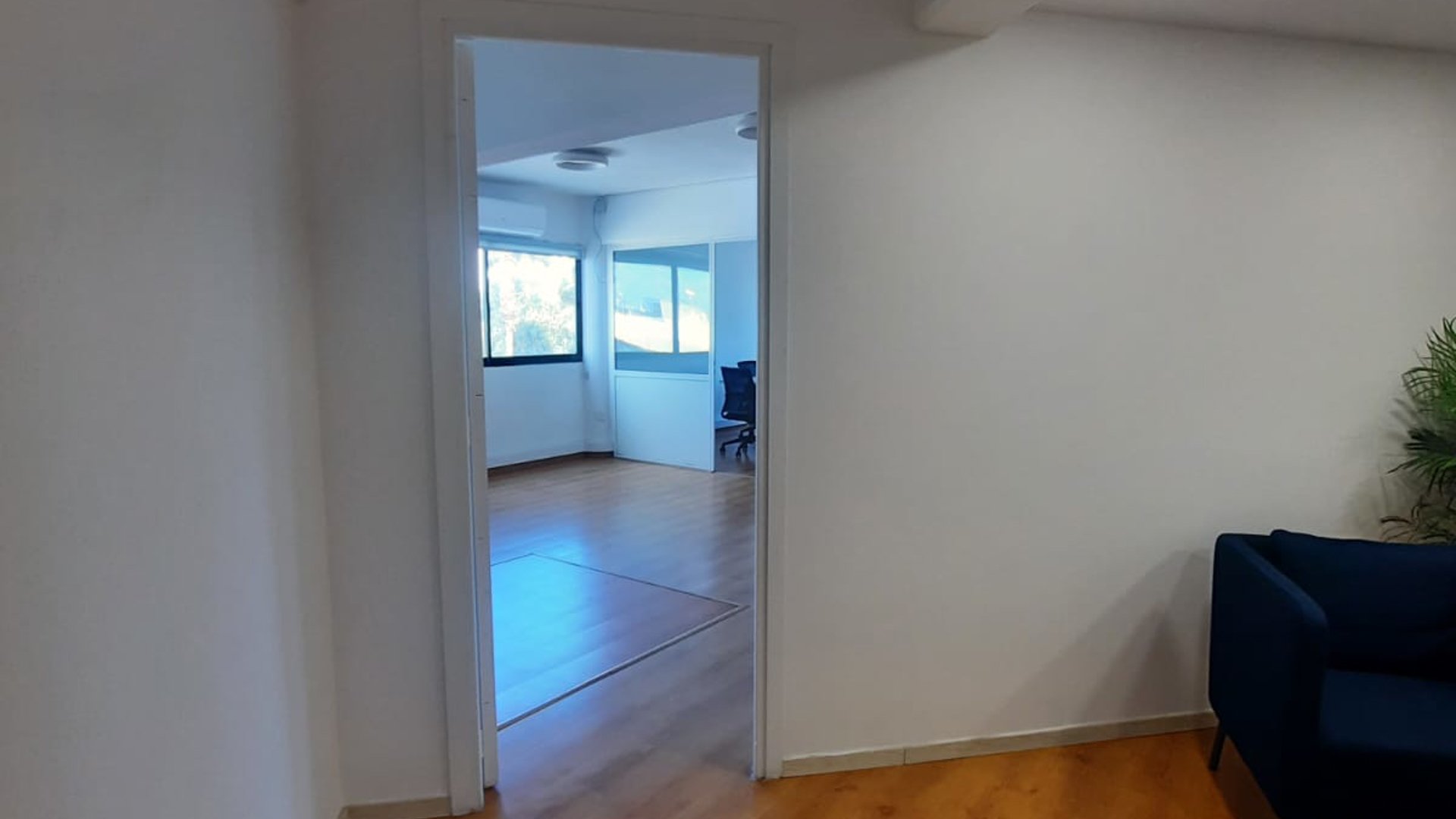 300m2 Office in Limassol, Cyprus No. 30770