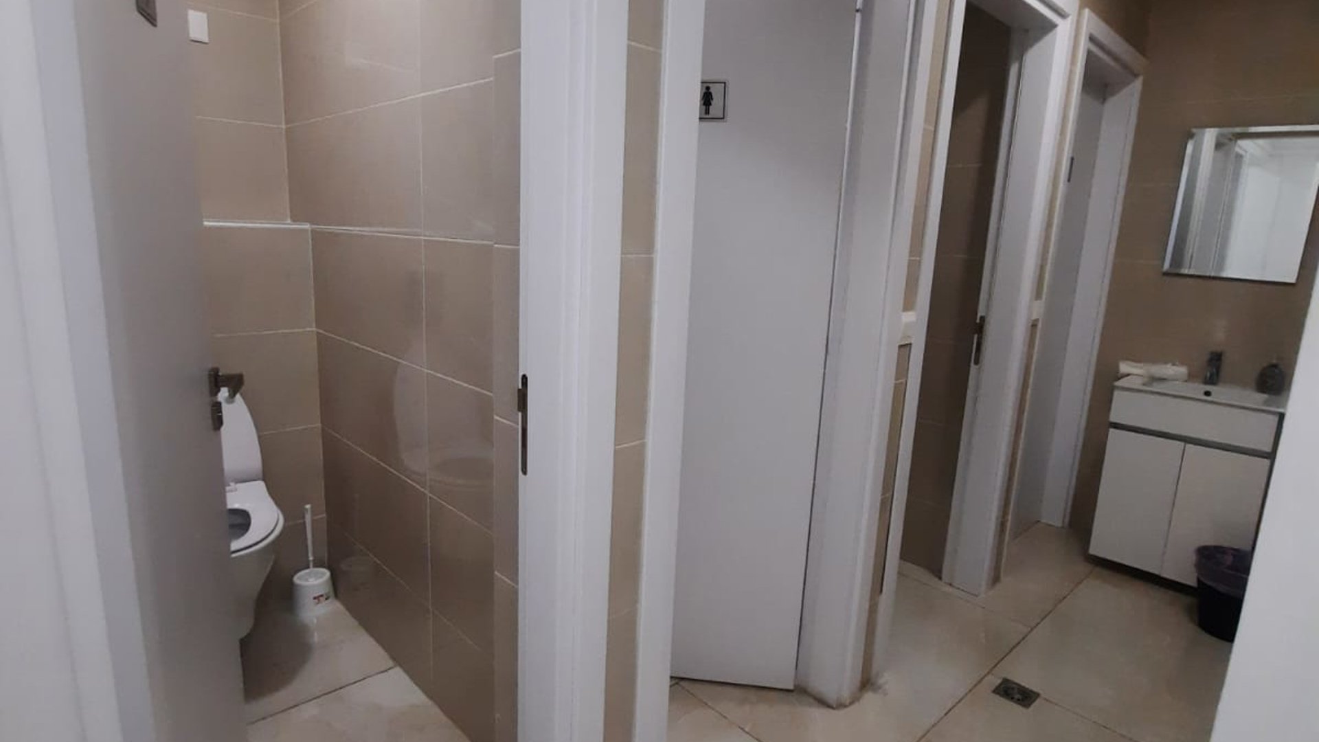 300m2 Office in Limassol, Cyprus No. 30770