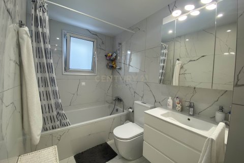 4 bedrooms Apartment in Mesa Geitonia, Limassol, No. 22175 8