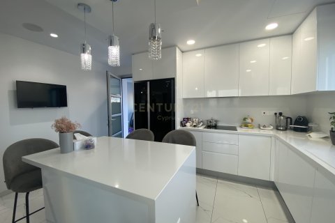 4 bedrooms Apartment in Mesa Geitonia, Limassol, No. 22175 5