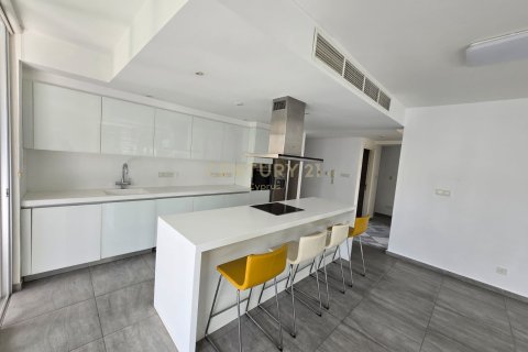 Квартира с 3 спальнями в Лимассол, Лимасол,  № 54184