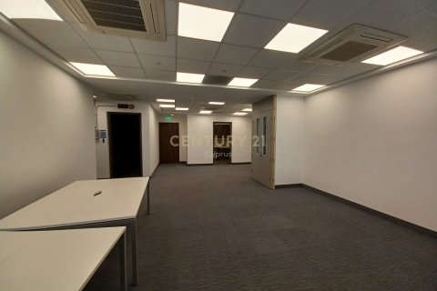 Офис 373м2 в Лимассол, Лимасол,  № 54179 5
