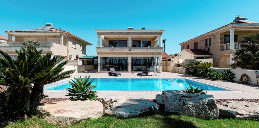 4 chambres Villa à Kiti, Larnaka,  No. 8005