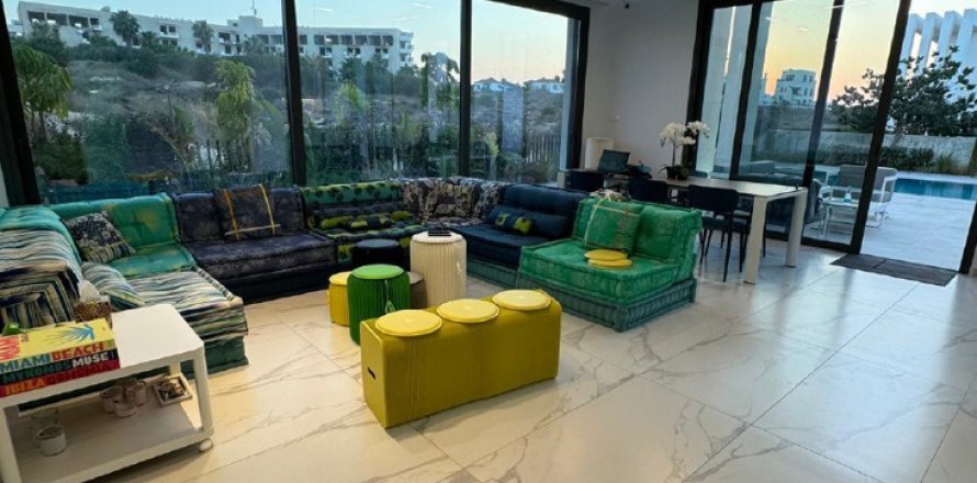 4 bedrooms Villa in Protaras, Ammochostos,  No. 40205