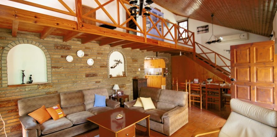 3 bedrooms Villa in Vavla, Larnaka,  No. 35293