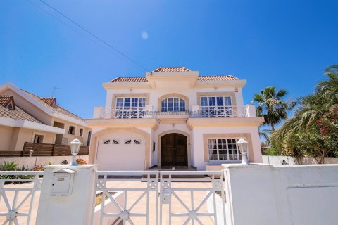 Вилла с 3 спальнями в Кити, Ларнака, № 52416