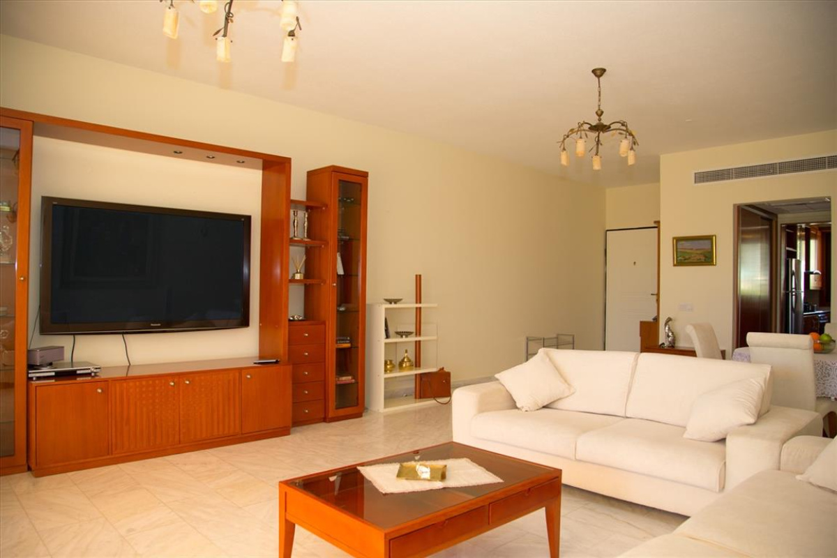 3 bedrooms Apartment in Limassol, Cyprus No. 38360