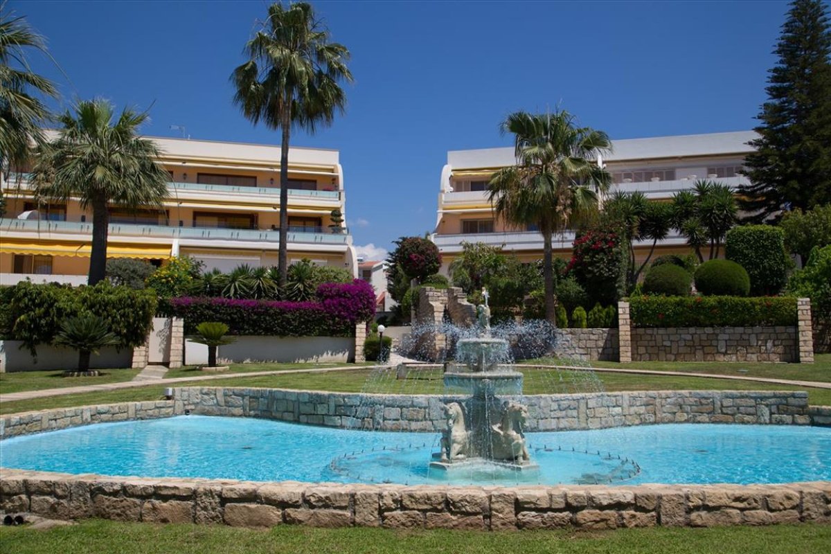 3 bedrooms Apartment in Limassol, Cyprus No. 38360
