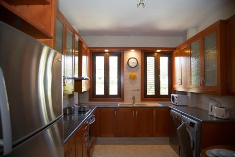 Квартира с 3 спальнями в Лимассол, Лимасол,  № 38360 7