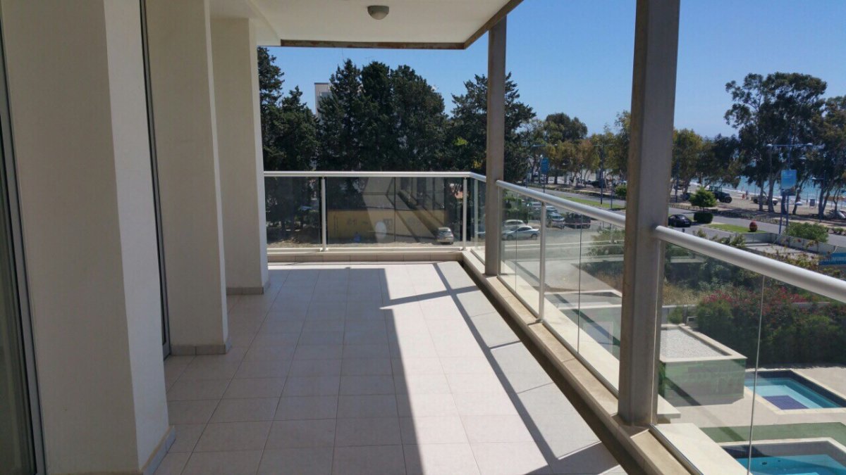 3 bedrooms Apartment in Limassol, Cyprus No. 38359