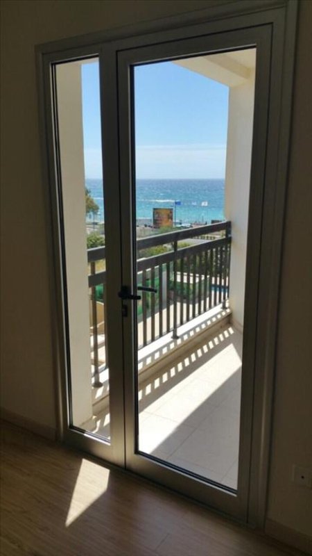 3 bedrooms Apartment in Limassol, Cyprus No. 38359