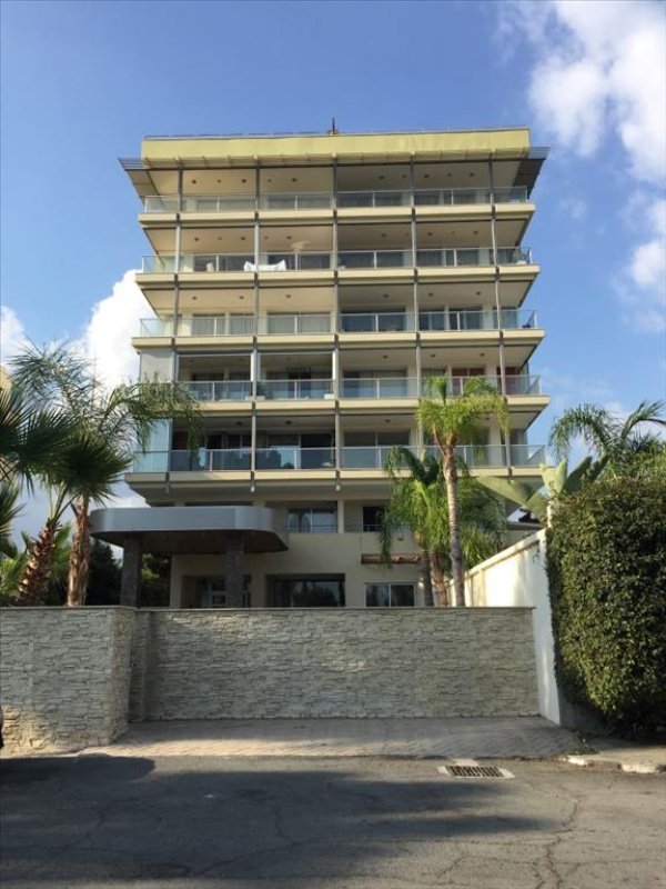 3 bedrooms Apartment in Limassol, Cyprus No. 38359