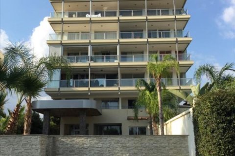 3 bedrooms Apartment in Limassol,  No. 38359 2