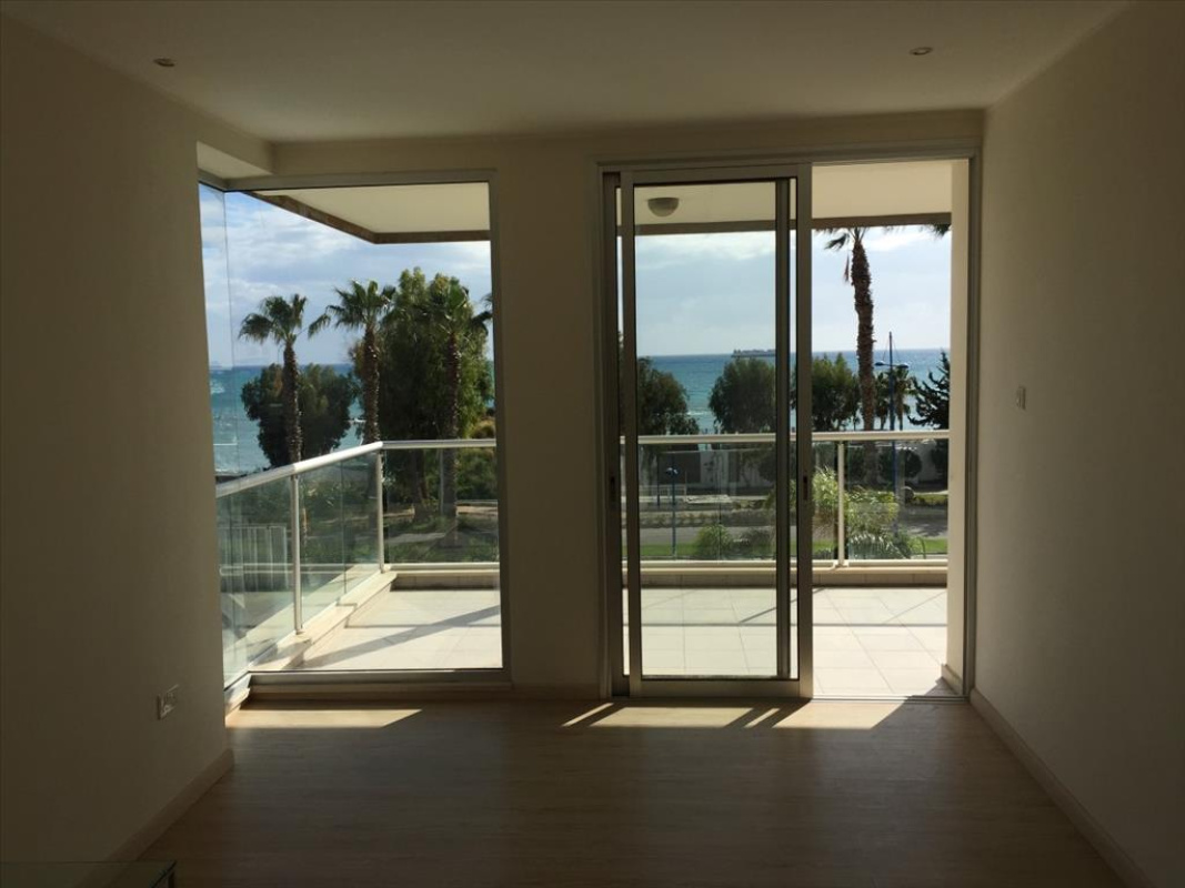 3 bedrooms Apartment in Limassol, Cyprus No. 38359