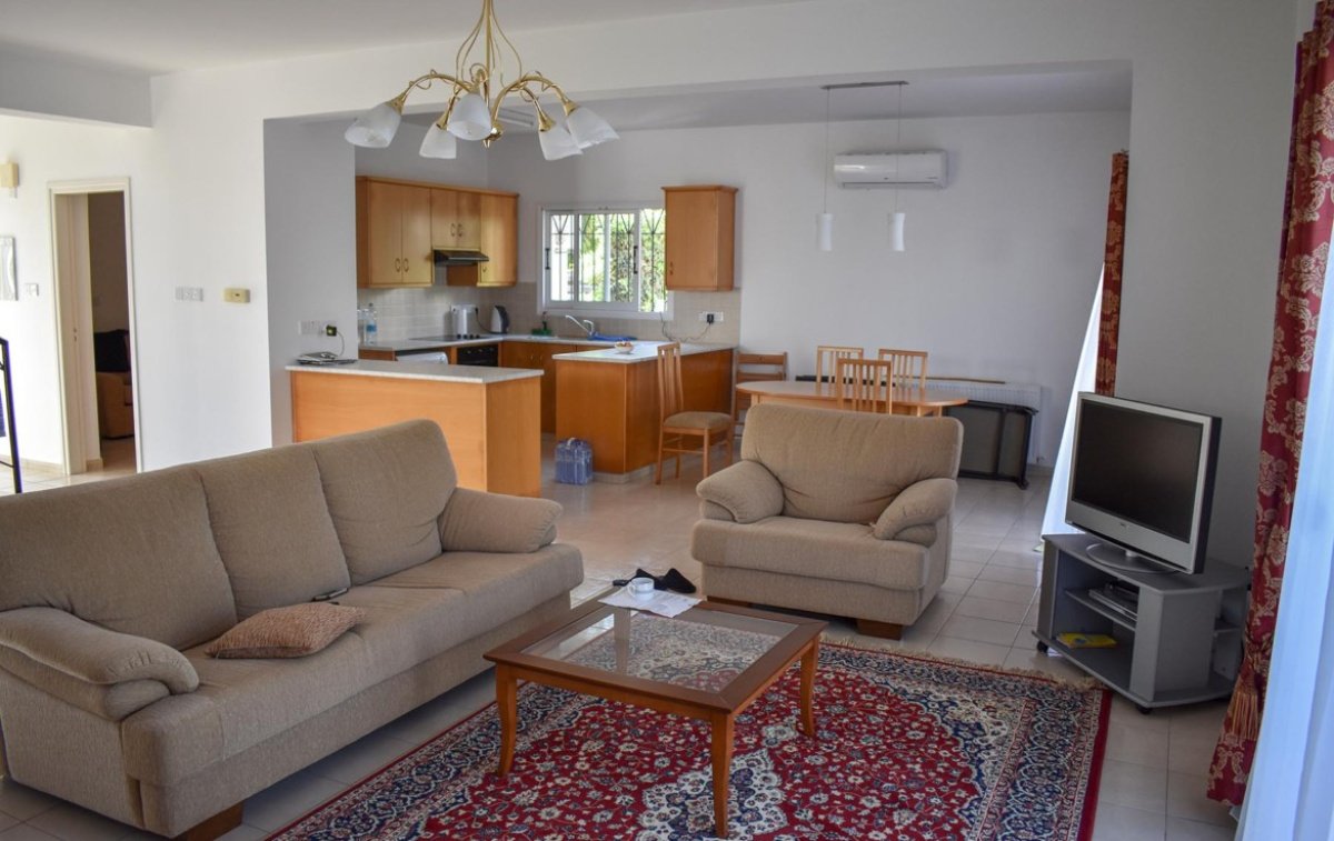 3 bedrooms Villa in Larnaca, Larnaka, Cyprus No. 38356