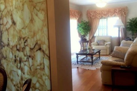 3 bedrooms Apartment in Limassol,  No. 38260 4