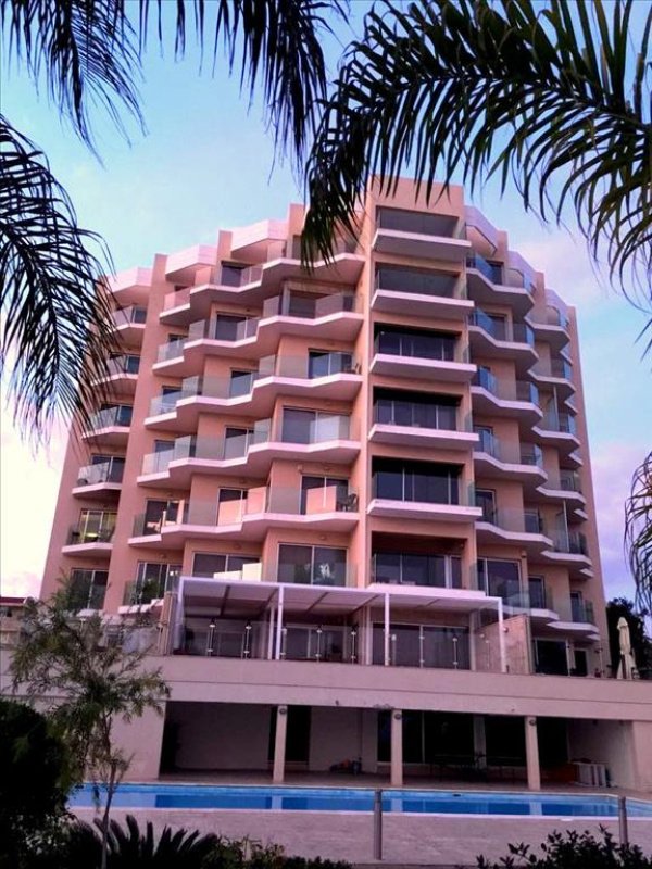 3 bedrooms Apartment in Limassol, Cyprus No. 38260