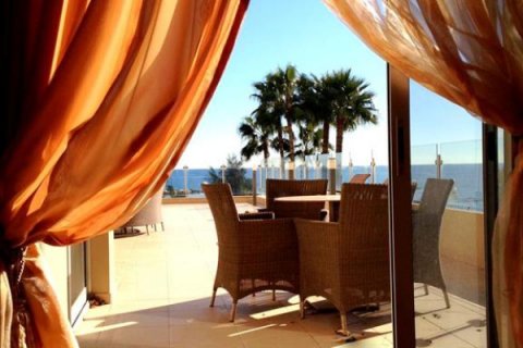 3 bedrooms Apartment in Limassol,  No. 38260