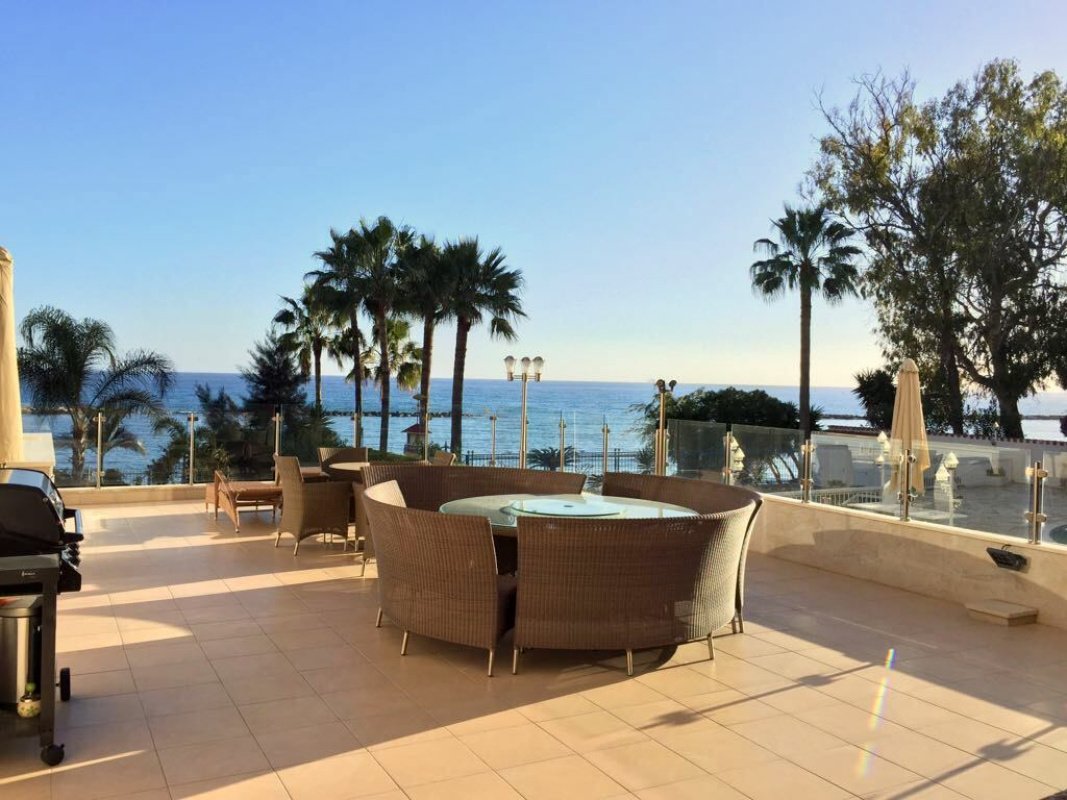 3 bedrooms Apartment in Limassol, Cyprus No. 38260