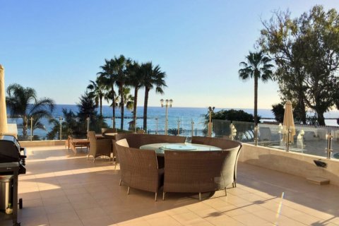 3 bedrooms Apartment in Limassol,  No. 38260 11