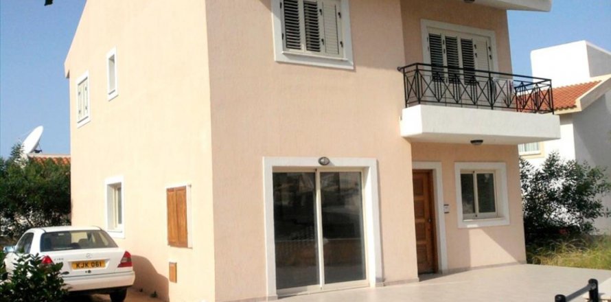 4 bedrooms Villa in Limassol,  No. 38263