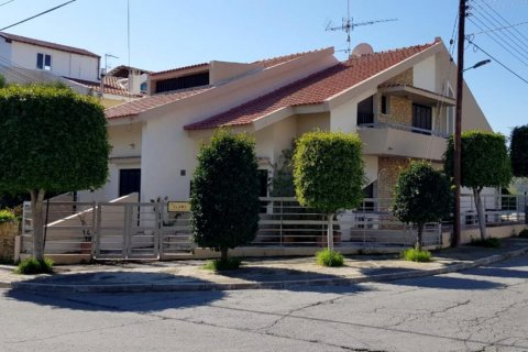 4 bedrooms Villa in Limassol,  No. 38555