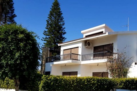 6 bedrooms Villa in Limassol,  No. 38554 3
