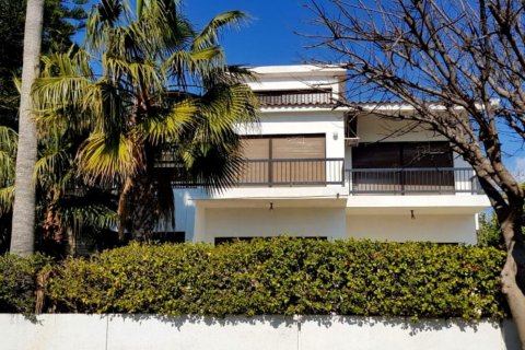 6 bedrooms Villa in Limassol,  No. 38554 2