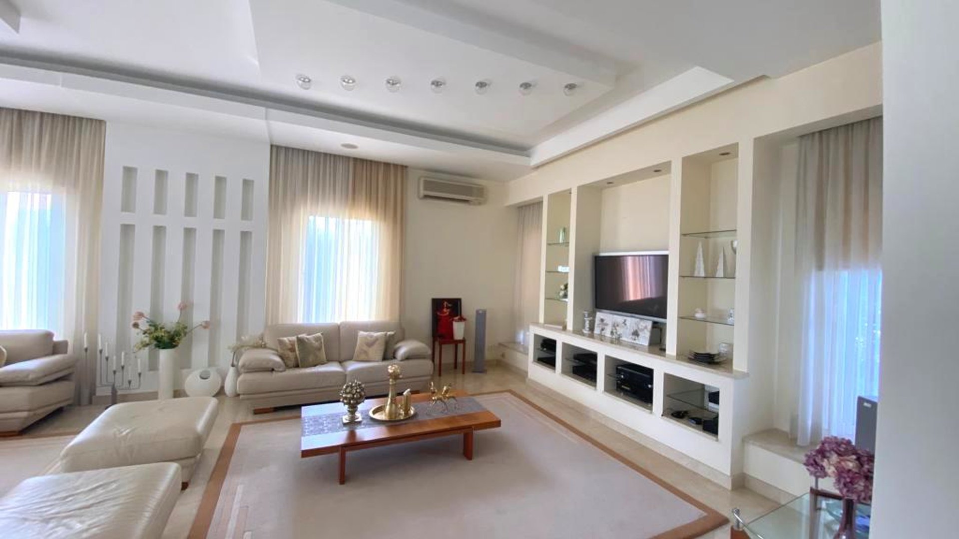 5 bedrooms Villa in Limassol, Cyprus No. 28374