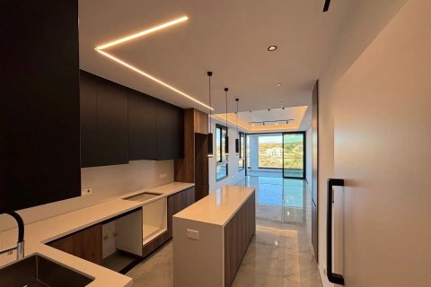 2 bedrooms Penthouse in Limassol,  No. 46910 3