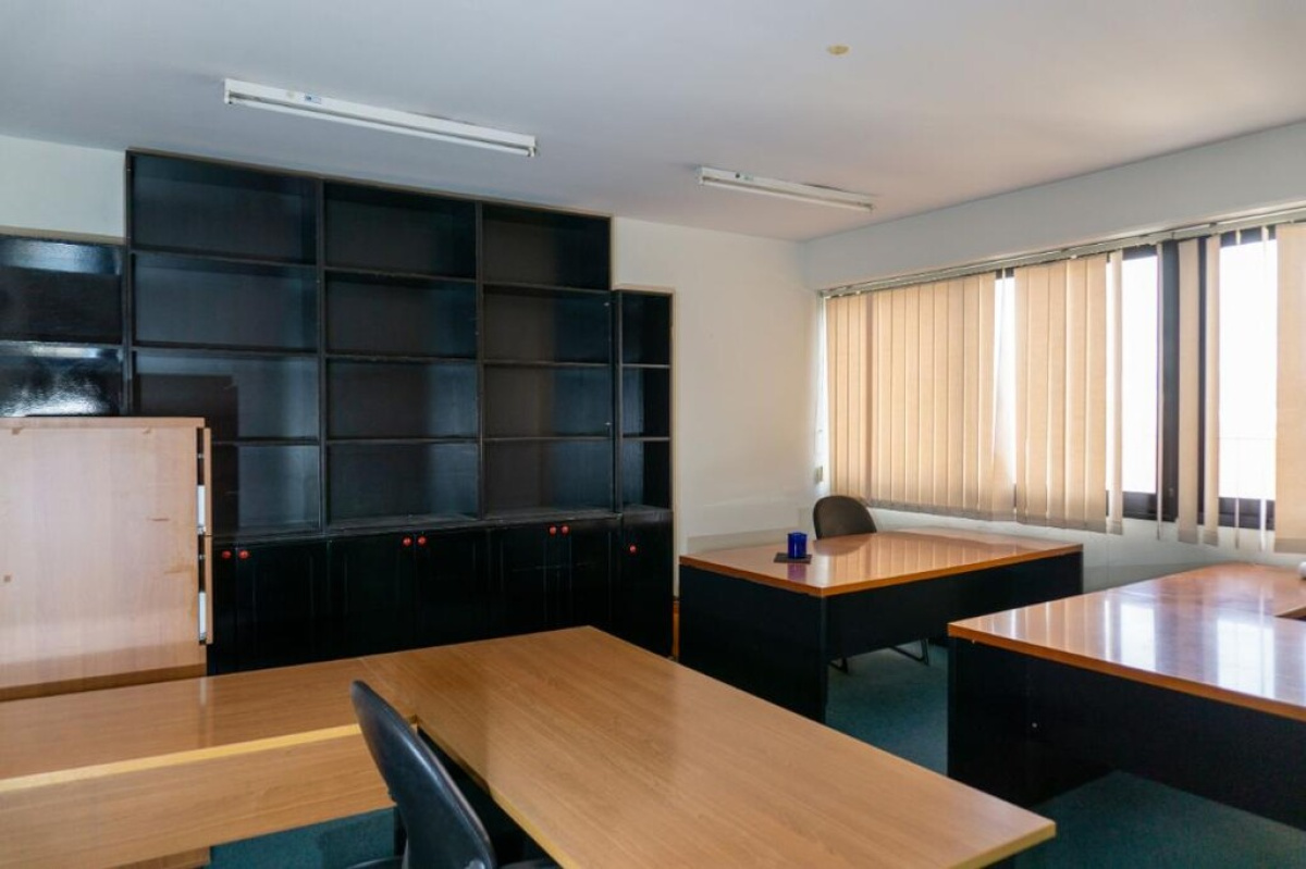 331m2 Commercial property in Nicosia, Cyprus No. 37970