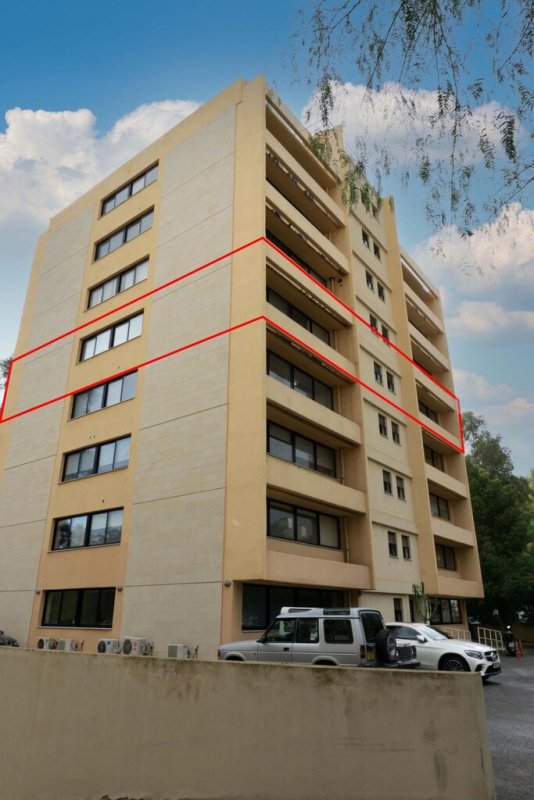 331m2 Commercial property in Nicosia, Cyprus No. 37970
