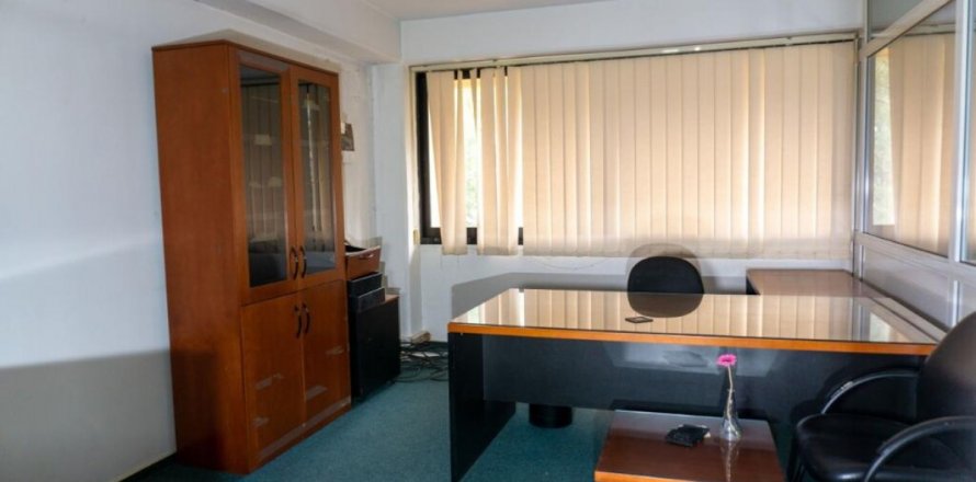 331m2 Local comercial en Nicosia, No. 37970