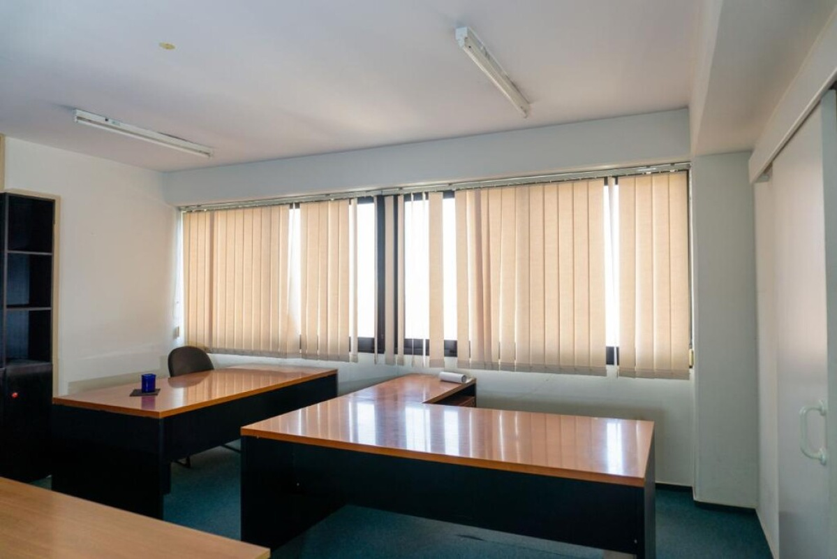 331m2 Commercial property in Nicosia, Cyprus No. 37970