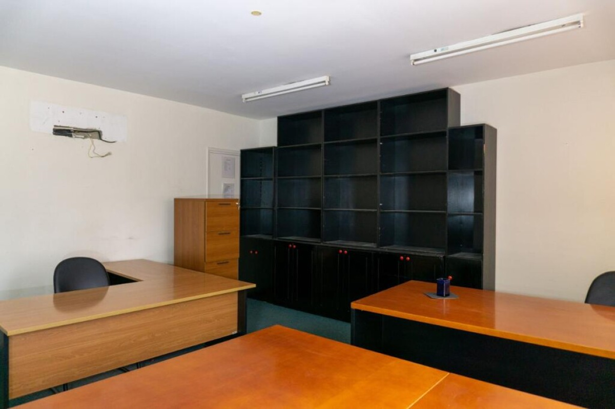 331m2 Commercial property in Nicosia, Cyprus No. 37970