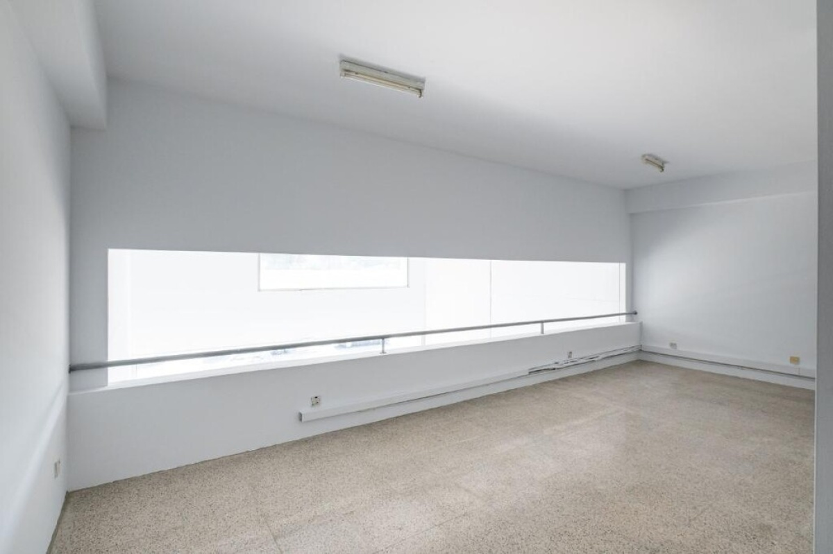 2130m2 Propriété commerciale à Nicosia, Chypre No. 37968