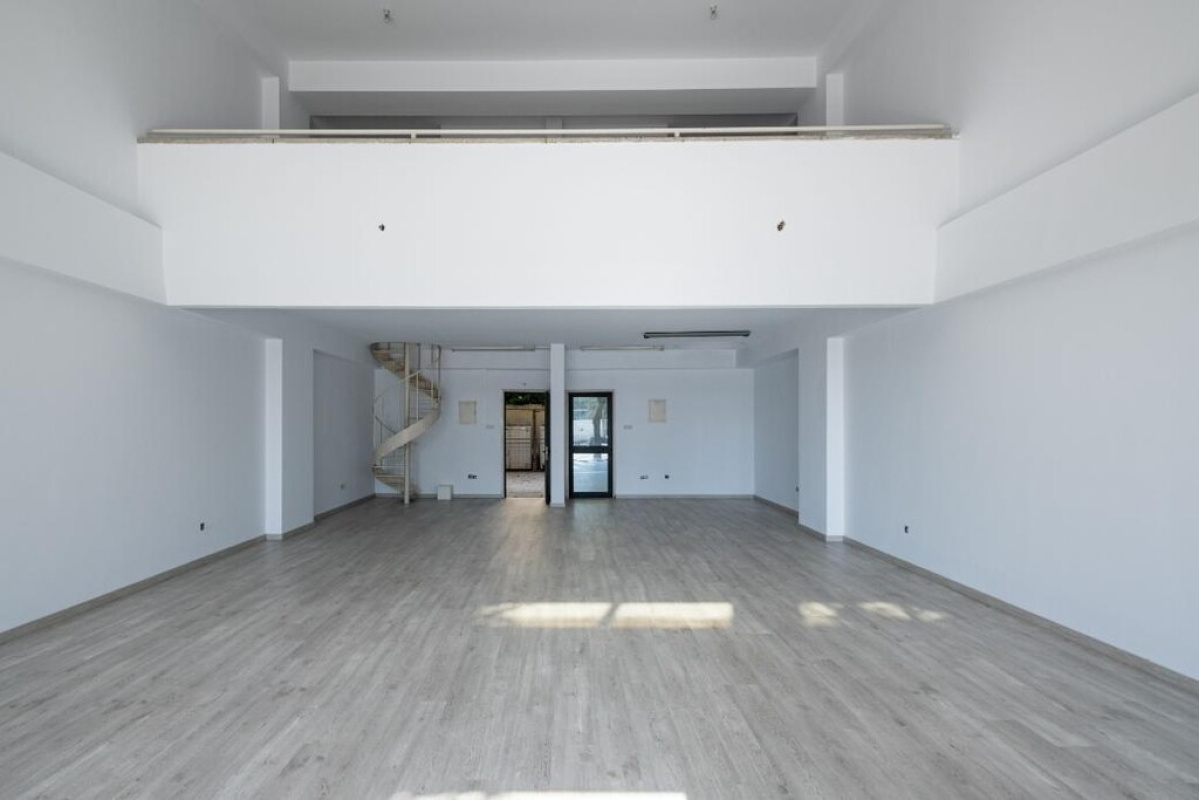 2130m2 Propriété commerciale à Nicosia, Chypre No. 37968