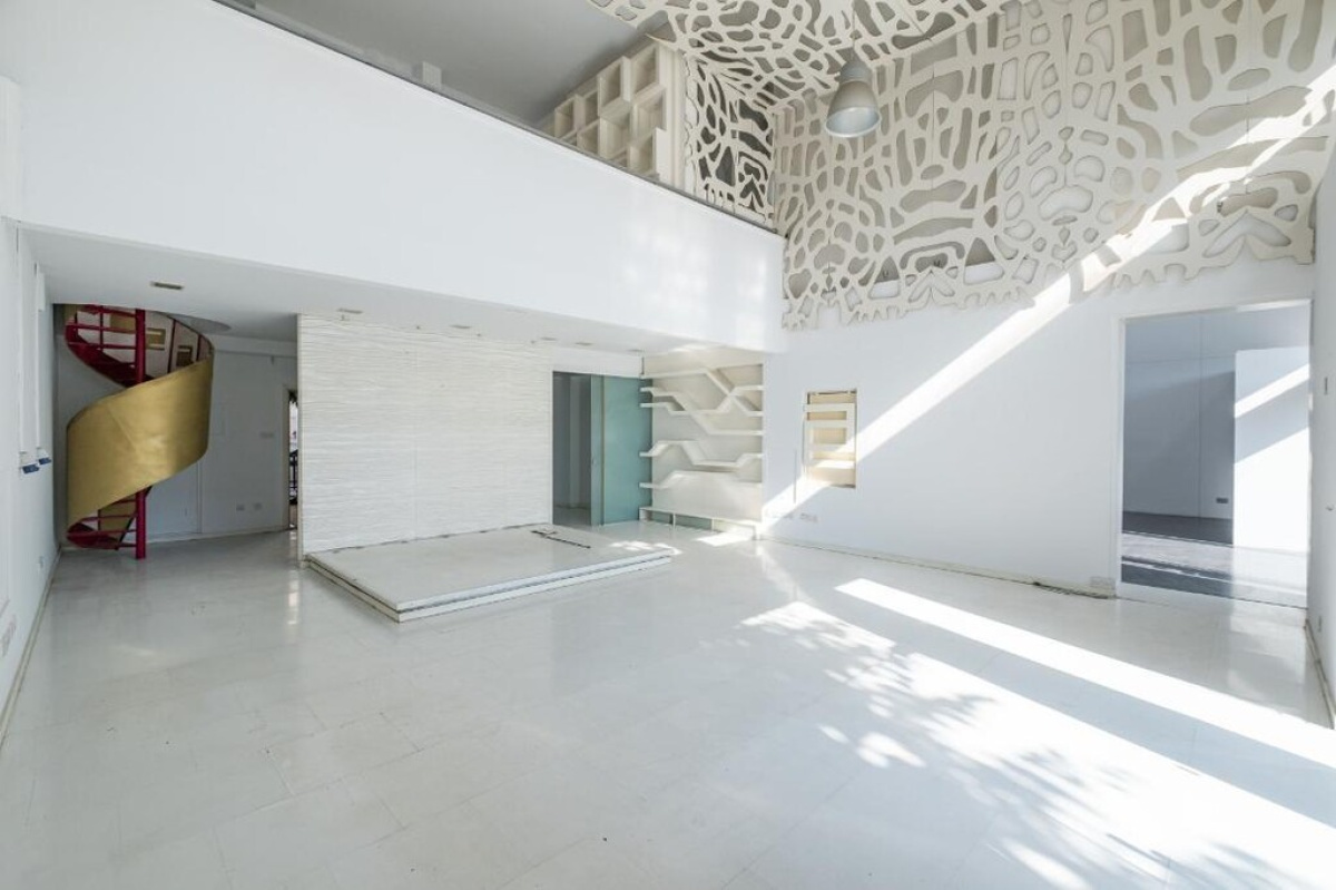 2130m2 Propriété commerciale à Nicosia, Chypre No. 37968