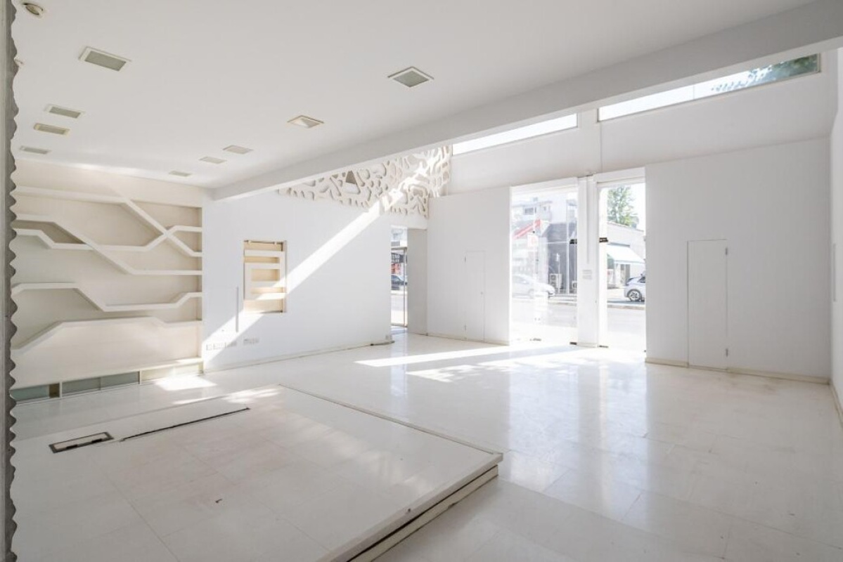 2130m2 Propriété commerciale à Nicosia, Chypre No. 37968