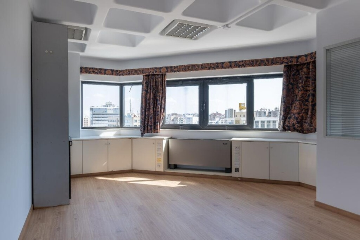 2130m2 Propriété commerciale à Nicosia, Chypre No. 37968