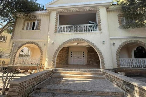 Вилла с 5 спальнями в Лимассол, Лимасол,  № 47158