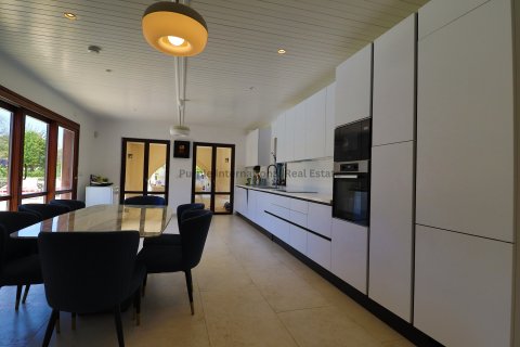 5 bedrooms Villa in Aphrodite Hills, Kouklia, Paphos, No. 39033 9