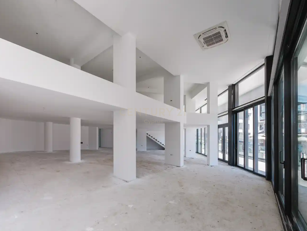 544m2 Tienda en Germasogeia, Limassol, Chipre No. 53952
