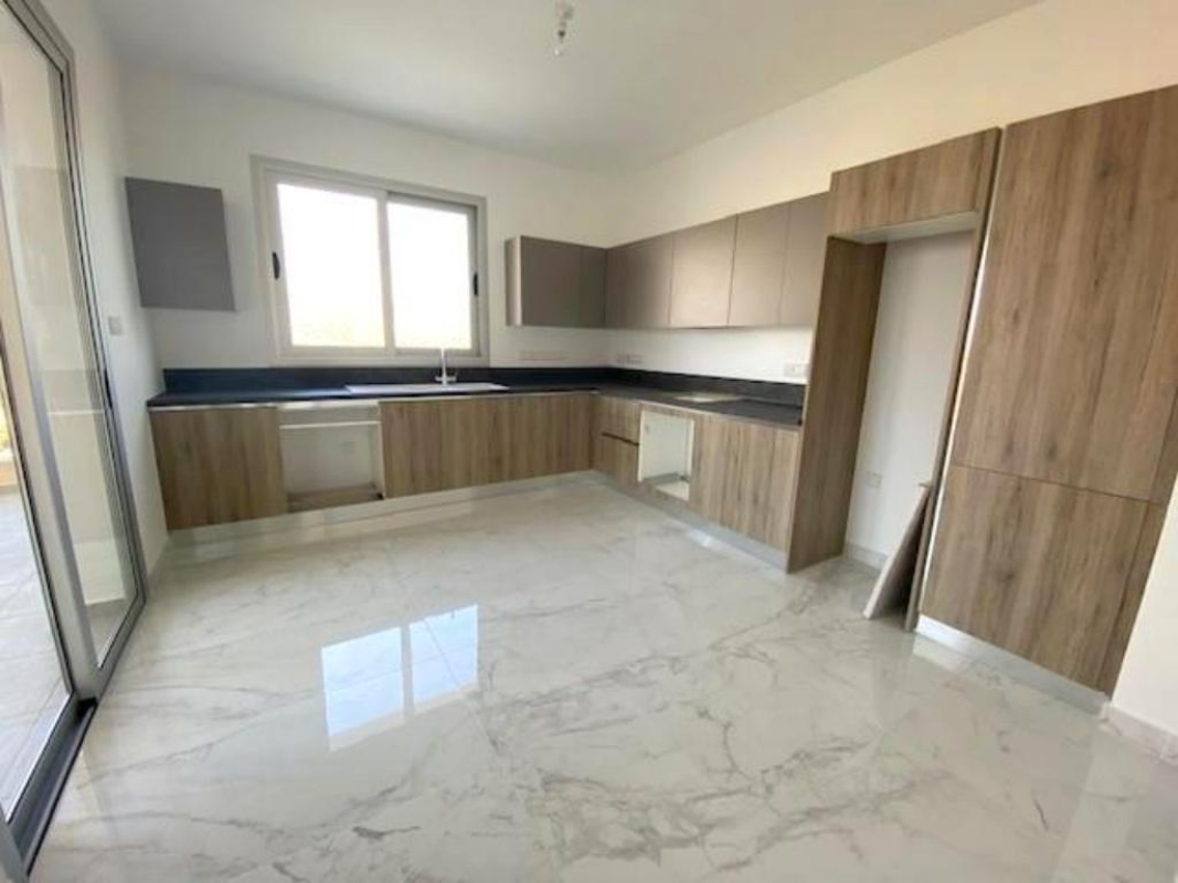 4 bedrooms Villa in Limassol, Cyprus No. 38622