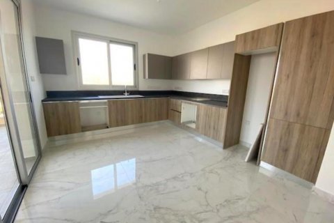 4 bedrooms Villa in Limassol,  No. 38622 2