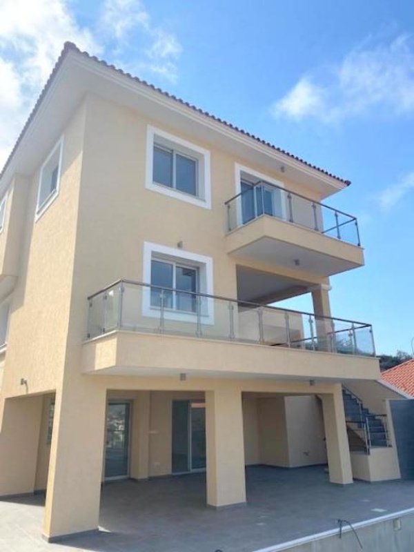 4 bedrooms Villa in Limassol, Cyprus No. 38622
